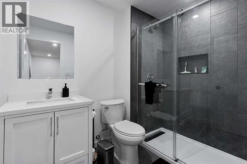 668 Aquitania Boulevard W, Lethbridge, AB - Indoor Photo Showing Bathroom