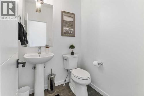 668 Aquitania Boulevard W, Lethbridge, AB - Indoor Photo Showing Bathroom
