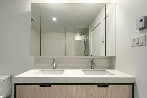Bathroom - 1908-60 Rue De L'Éclipse, Brossard, QC - Indoor Photo Showing Bathroom