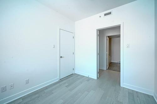 Primary bedroom - 1908-60 Rue De L'Éclipse, Brossard, QC - Indoor Photo Showing Other Room