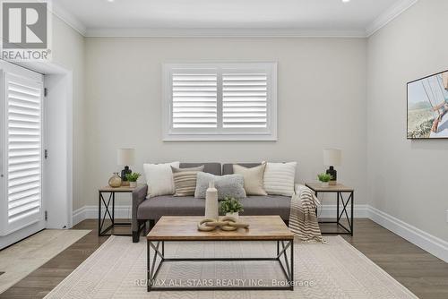 29 Patrick Drive, Aurora, ON - Indoor Photo Showing Living Room