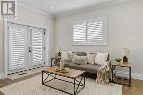 29 Patrick Drive, Aurora, ON - Indoor Photo Showing Living Room