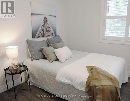 29 Patrick Drive, Aurora, ON - Indoor Photo Showing Bedroom