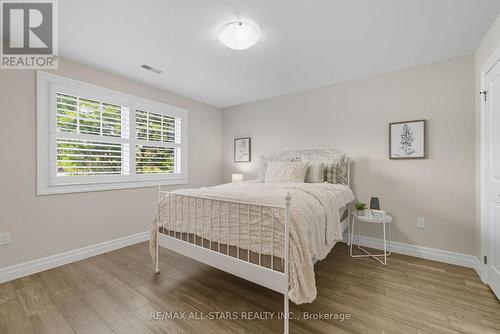 29 Patrick Drive, Aurora, ON - Indoor Photo Showing Bedroom