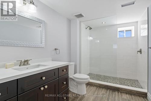 29 Patrick Drive, Aurora, ON - Indoor Photo Showing Bathroom
