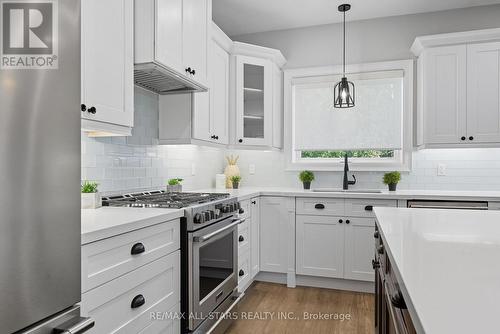 29 Patrick Drive, Aurora, ON - Indoor Photo Showing Kitchen With Stainless Steel Kitchen With Upgraded Kitchen