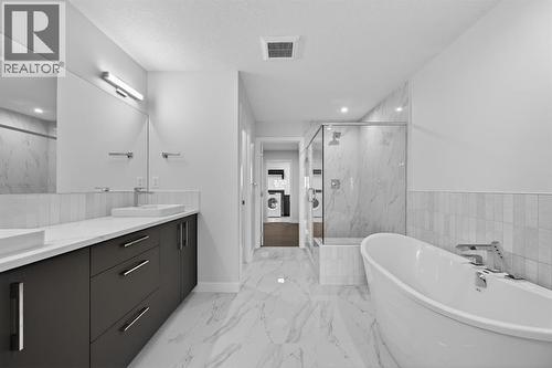 93 Walgrove Bay Se, Calgary, AB - Indoor Photo Showing Bathroom