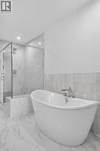93 Walgrove Bay Se, Calgary, AB - Indoor Photo Showing Bathroom