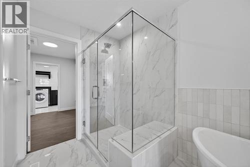 93 Walgrove Bay Se, Calgary, AB - Indoor Photo Showing Bathroom