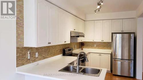 25 Ruby Crescent, Richmond Hill, ON - Indoor Photo Showing Kitchen With Double Sink