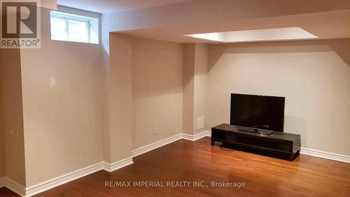 25 Ruby Crescent, Richmond Hill, ON - Indoor Photo Showing Other Room