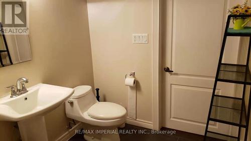 25 Ruby Crescent, Richmond Hill, ON - Indoor Photo Showing Bathroom