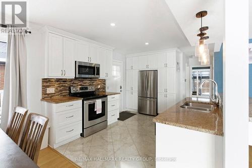 907 Innswood Drive, Ottawa, ON - Indoor Photo Showing Kitchen With Double Sink With Upgraded Kitchen