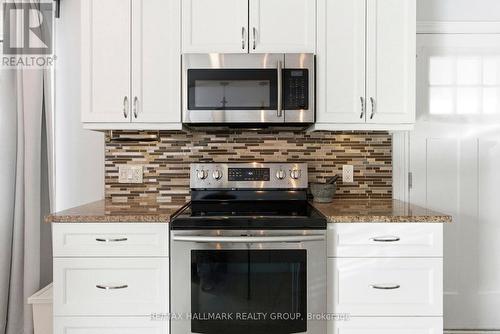 907 Innswood Drive, Ottawa, ON - Indoor Photo Showing Kitchen