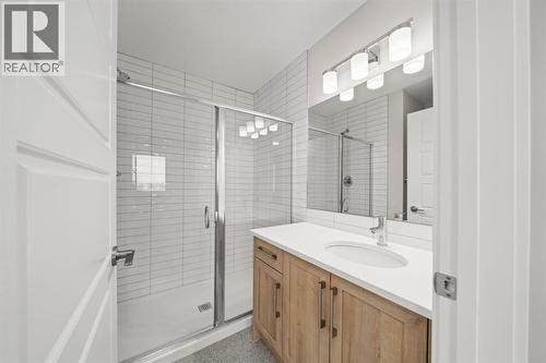 636 Sora Boulevard Se, Calgary, AB - Indoor Photo Showing Bathroom