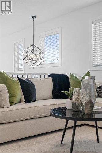 568 Walgrove Boulevard Se, Calgary, AB - Indoor Photo Showing Living Room