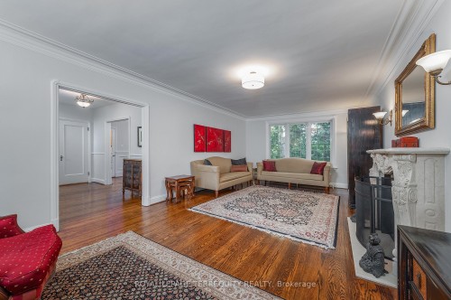 223 Riverside Drive, Toronto, ON - Indoor Photo Showing Living Room
