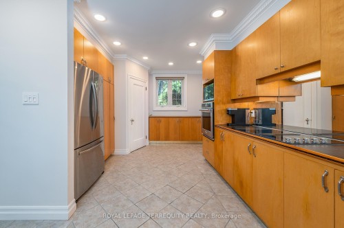 223 Riverside Drive, Toronto, ON - Indoor Photo Showing Kitchen
