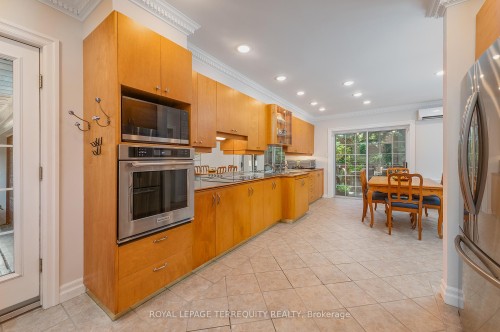 223 Riverside Drive, Toronto, ON - Indoor Photo Showing Kitchen