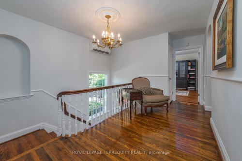 223 Riverside Drive, Toronto, ON - Indoor Photo Showing Other Room