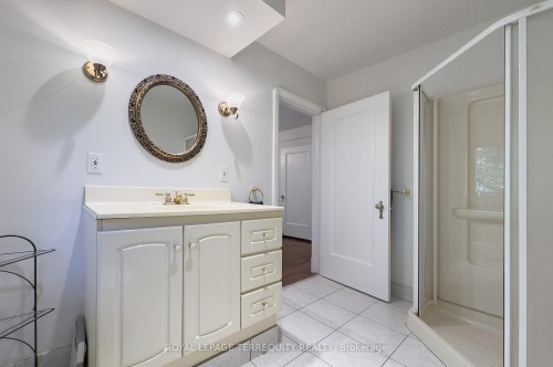 223 Riverside Drive, Toronto, ON - Indoor Photo Showing Bathroom