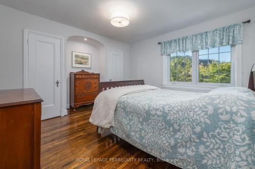 223 Riverside Drive, Toronto, ON - Indoor Photo Showing Bedroom