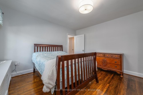 223 Riverside Drive, Toronto, ON - Indoor Photo Showing Bedroom