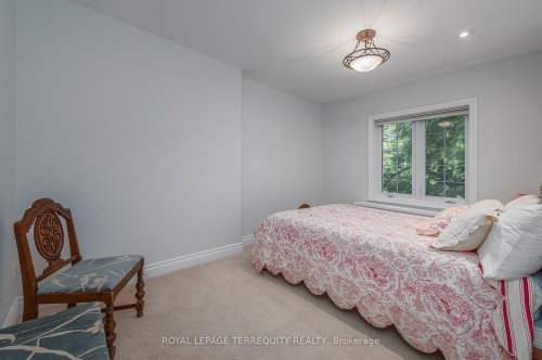 223 Riverside Drive, Toronto, ON - Indoor Photo Showing Bedroom