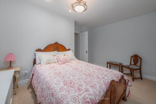 223 Riverside Drive, Toronto, ON - Indoor Photo Showing Bedroom