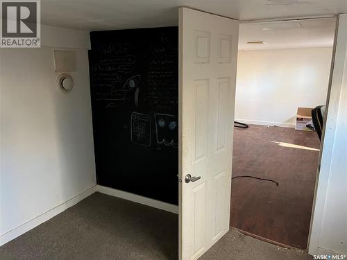 5009 8Th Avenue, Regina, SK - Indoor Photo Showing Other Room