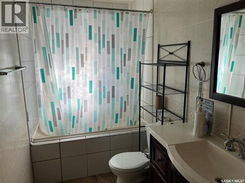 5009 8Th Avenue, Regina, SK - Indoor Photo Showing Bathroom
