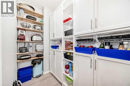 325 Sundown View, Cochrane, AB - Indoor With Storage