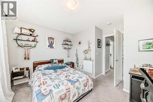 325 Sundown View, Cochrane, AB - Indoor Photo Showing Bedroom