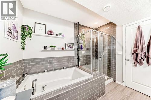 325 Sundown View, Cochrane, AB - Indoor Photo Showing Bathroom