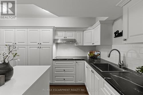96 - 4552 Portage Road, Niagara Falls, ON - Indoor Photo Showing Kitchen