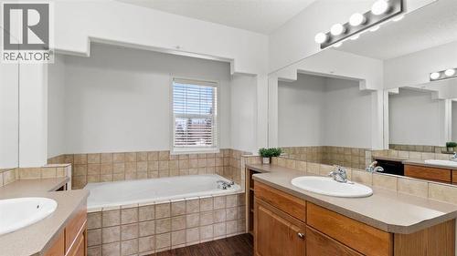 27 Cranwell Close Se, Calgary, AB - Indoor Photo Showing Bathroom