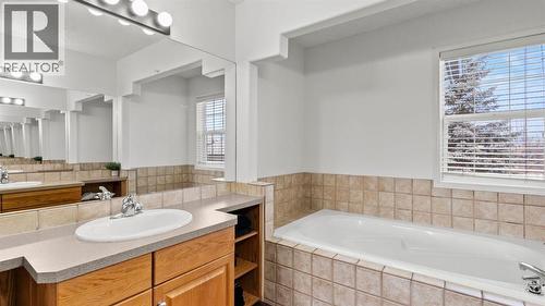 27 Cranwell Close Se, Calgary, AB - Indoor Photo Showing Bathroom