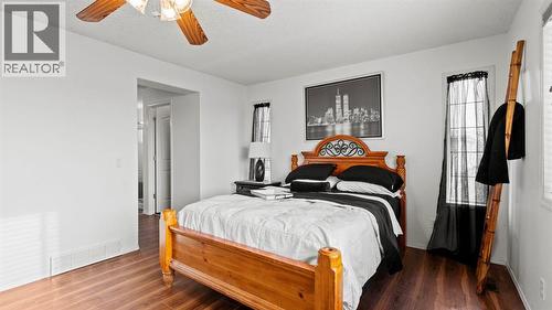 27 Cranwell Close Se, Calgary, AB - Indoor Photo Showing Bedroom