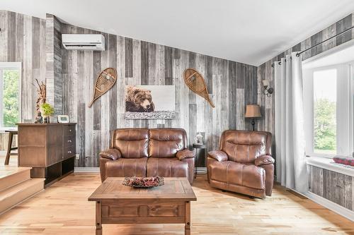Salon - 300 Route 335, Saint-Lin/Laurentides, QC - Indoor Photo Showing Living Room