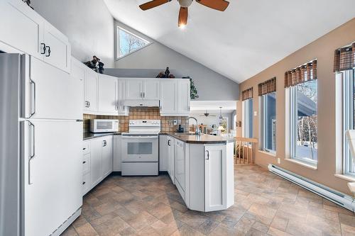Cuisine - 11 Rue Karine, Saint-Jean-De-Matha, QC - Indoor Photo Showing Kitchen