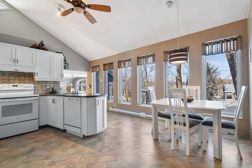 Cuisine - 11 Rue Karine, Saint-Jean-De-Matha, QC - Indoor