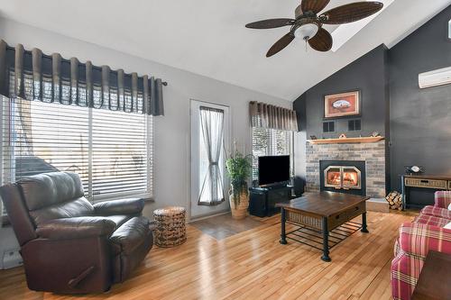 Salon - 11 Rue Karine, Saint-Jean-De-Matha, QC - Indoor Photo Showing Living Room With Fireplace