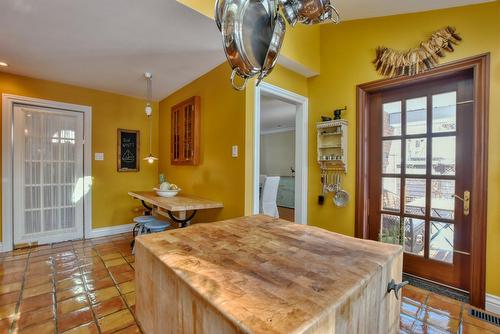 Cuisine - 24 Ch. De Bayon, Lorraine, QC - Indoor