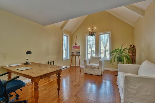 Salle familiale - 24 Ch. De Bayon, Lorraine, QC - Indoor Photo Showing Other Room