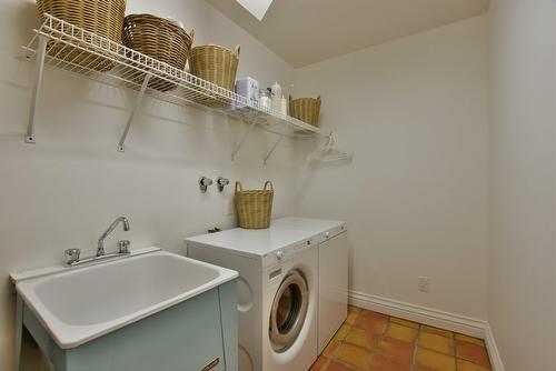 Salle de lavage - 24 Ch. De Bayon, Lorraine, QC - Indoor Photo Showing Laundry Room