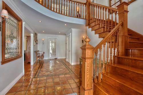 Hall d'entrée/Vestibule - 24 Ch. De Bayon, Lorraine, QC - Indoor Photo Showing Other Room