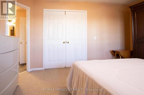 2957 Jackson Drive, Burlington, ON - Indoor Photo Showing Bedroom