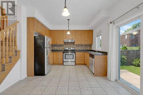 3196 Tim Dobbie Drive, Burlington, ON - Indoor Photo Showing Kitchen