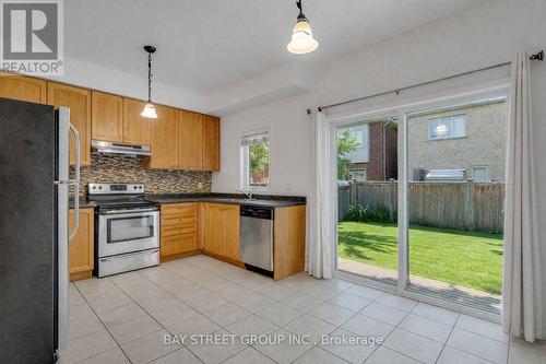 3196 Tim Dobbie Drive, Burlington, ON - Indoor Photo Showing Kitchen