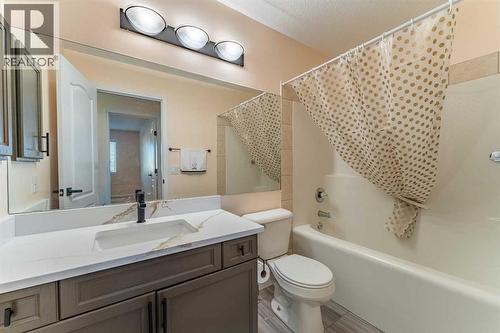224 Highland Circle, Strathmore, AB - Indoor Photo Showing Bathroom